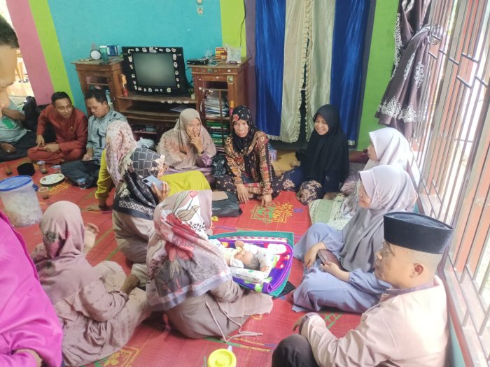 Syukuran Kelahiran Anak LakiLaki, Guru dan Staff MTsN 5 Hadiri Undangan Mr. Hendri