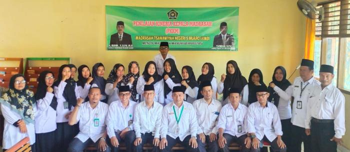 PKKM, Dr. M. Sidik dan Drs. Helmi Lakukan Penilaian di MTs Negeri 5 Muaro Jambi.