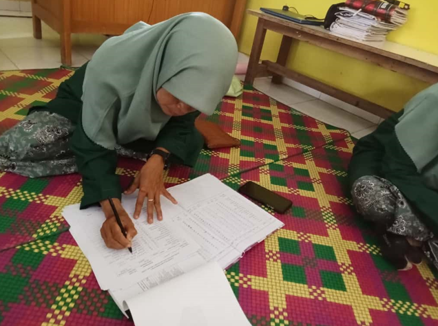 Raport Bulanan Memacu Siswa Giat Belajar