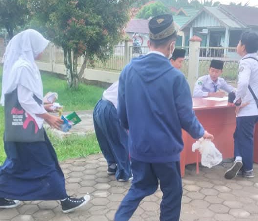 Lingkungan Indah dan Sehat, Belajar Penuh Semangat.