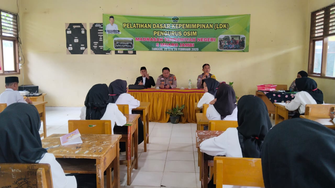 LDKS Hari Pertama, Bhabinsa Sampaikan Materi Kenakalan Remaja.