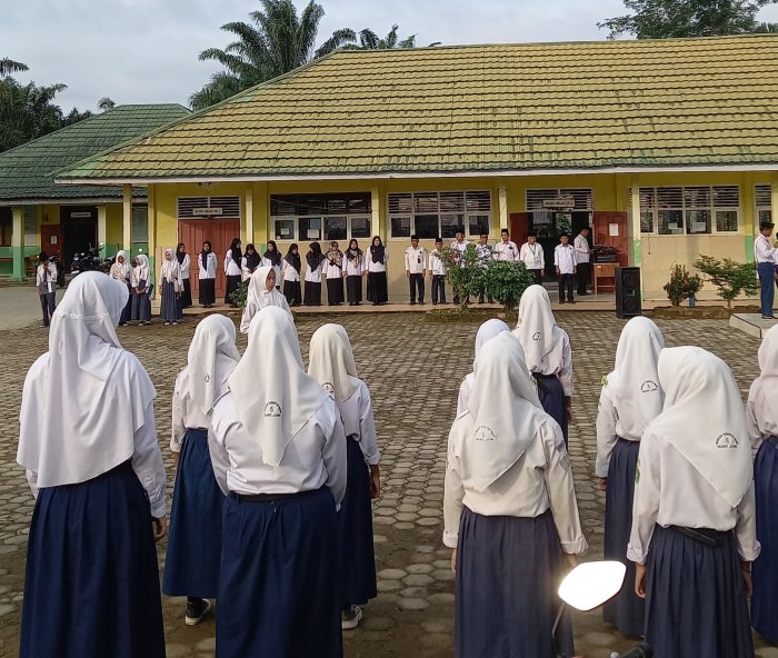 Senin Cerah dan Hangat, Upacara Bendera Berlangsung Penuh Khidmat