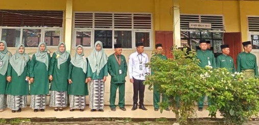 Nurhasana, S.Pt, Kami Tetap Semangat Meski Jadwal Padat