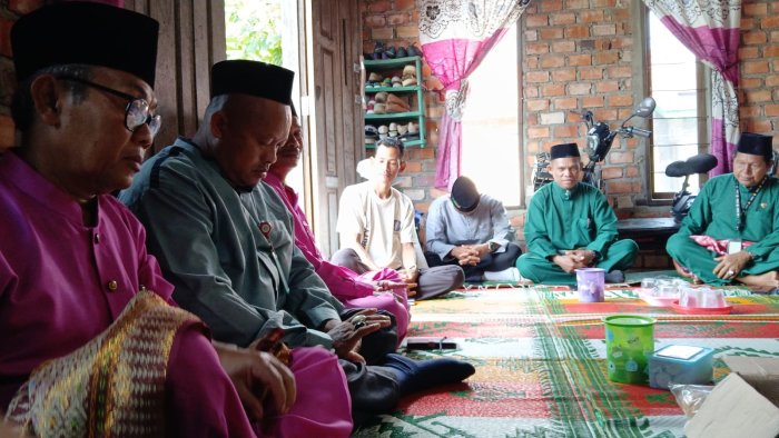 Takziyah ke Rumah Duka, MTsN 5 Sampaikan Ungkapan Bela Sungkawa.