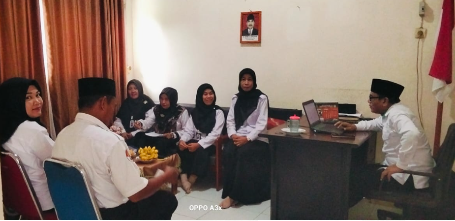 Hari Ketiga Puasa, Kepala MTs N 5 Muaro Jambi Hadir di Madrasah