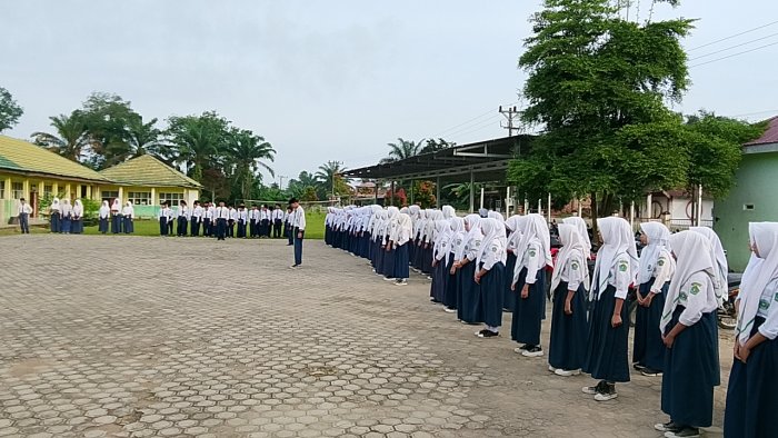 Upacara Bendera, Atinasari Sebagai Pembina.