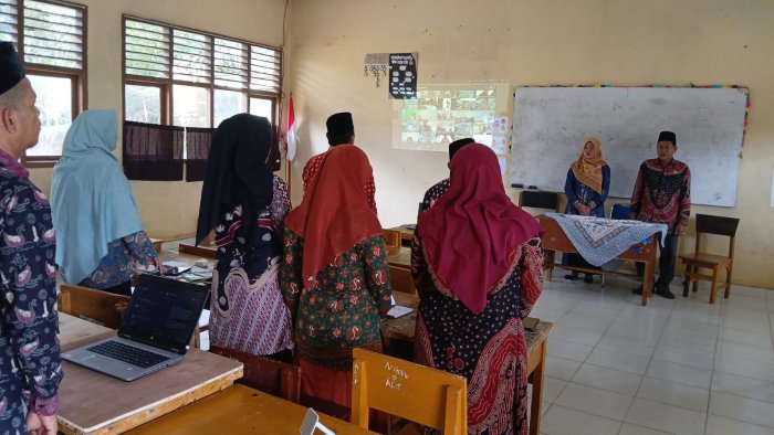 Bangun Karakter Integritas Guru dan Peserta Didik, MTs N 5 Ikuti Zoom Meeting Kanwil Kemenag Provinsi.