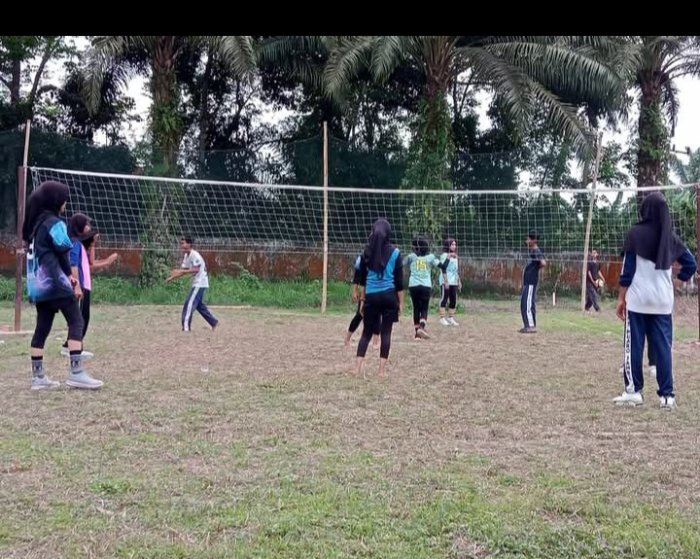 Ekstra Kurikuler, Siswa-Siswi Antusias Bermain Bola Volly