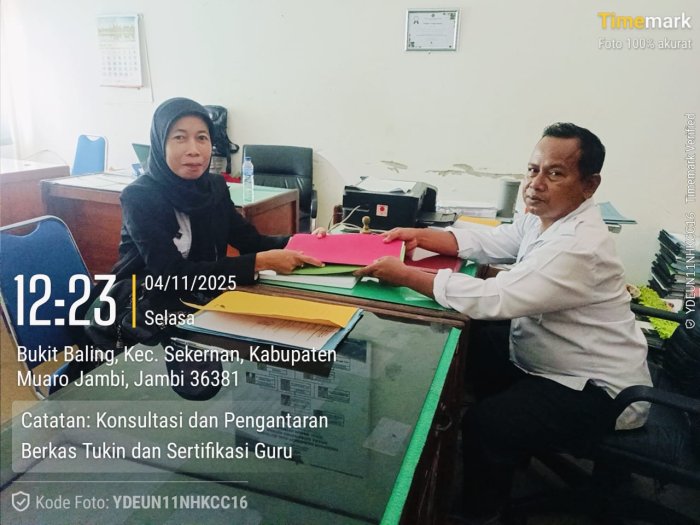 STAF TU MTsN 5 MUARO JAMBI LAKUKAN KONSULTASI DAN PENGANTARAN BERKAS SERTIFIKASI DAN TUKIN KE KEMENAG MUARO JAMBI