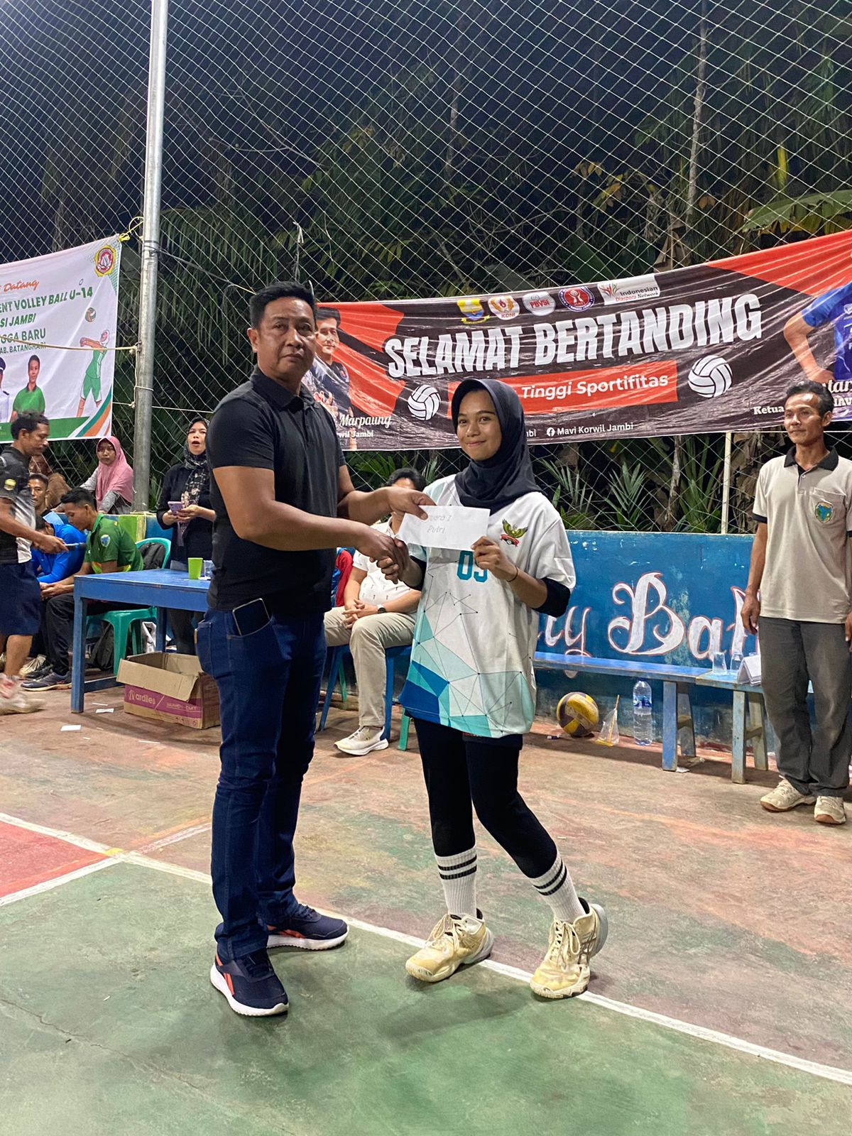 Tournamen Voly Provinsi U 14, Siswi MTs Negeri 5 Muaro Jambi Sabet Gelar Pemain Terbaik.