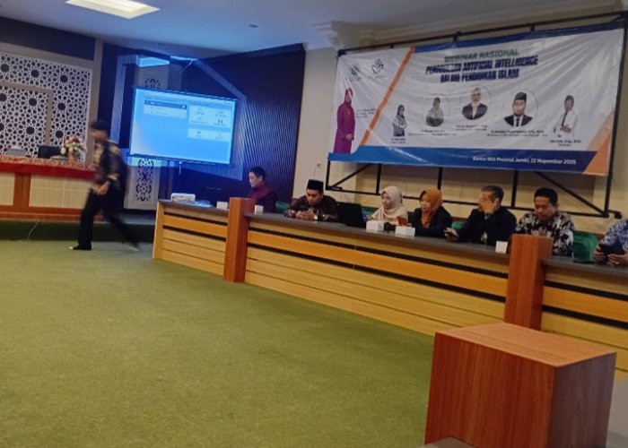Akhir Pekan, Guru MTsN 5 Ikuti Webinar Tentang Penggunaan AI Dalam Pendidikan Islam ( Part 1 - Pengantar )