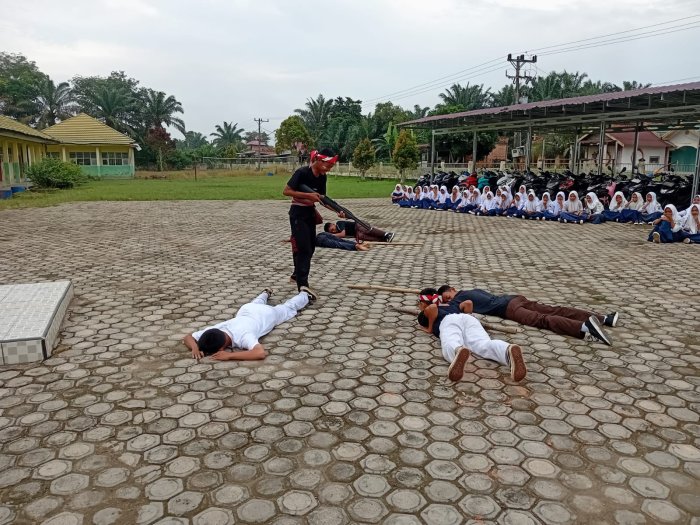 Hari Pahlawan, OSIM MTsN 5 Tampilkan Drama Kolosal Perjuangan.