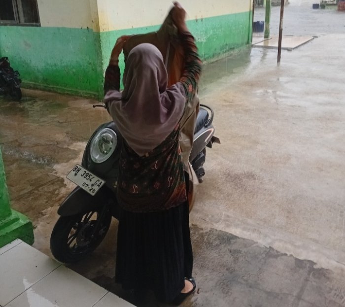 Atinasari, Guru Favorit Petarung Sejati