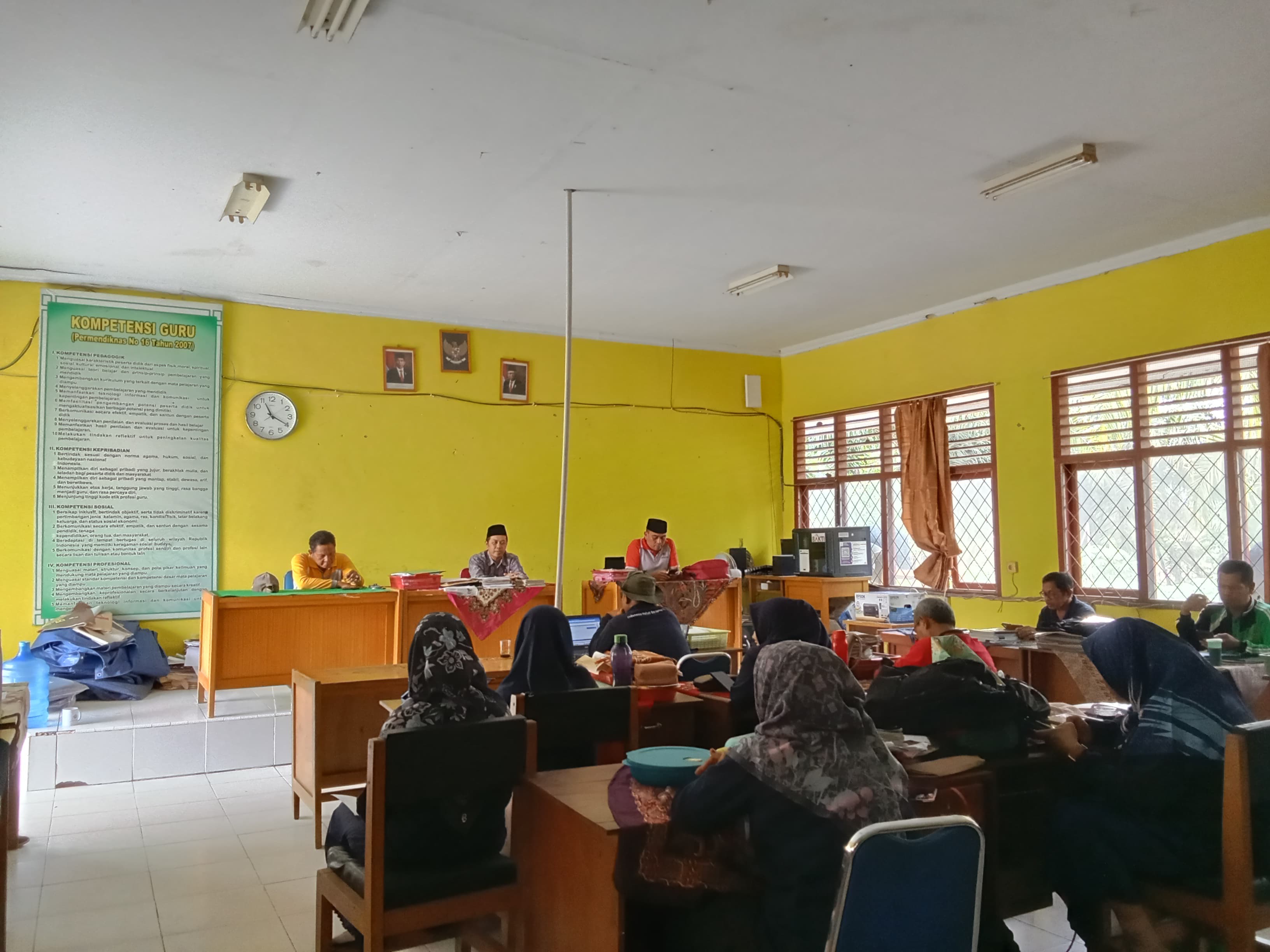 Pembinaan, Pengawas Madrasah Kunjungi MTs N 5 Muaro Jambi.