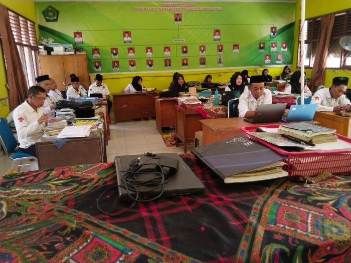 Hari Pertama Masuk Pasca Libur, MTsN 5 Gelar Rapat Persiapan ZI