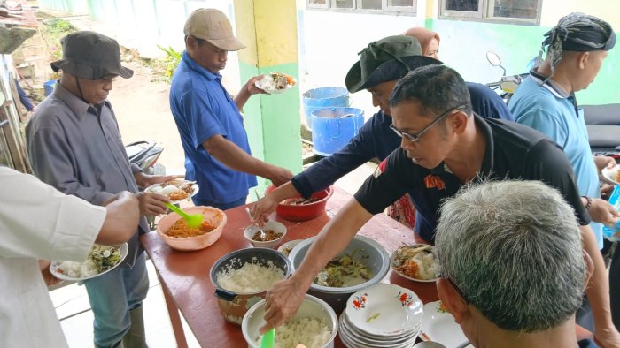 Makan Bersama, Momen Indah Penuh Gembira.