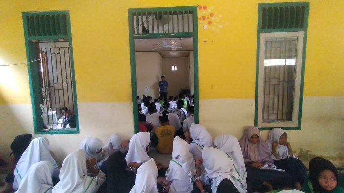 Zuhur Berjamaah, Bersama Bersujud Kepada Allah