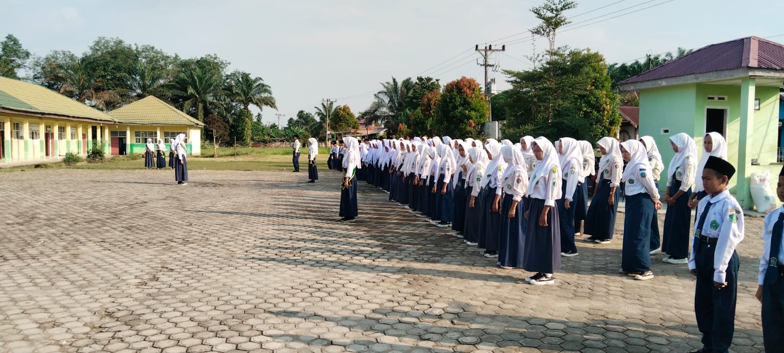 Peringati Sumpah Pemuda, MTs N 5 Muaro Jambi Gelar Upacara.