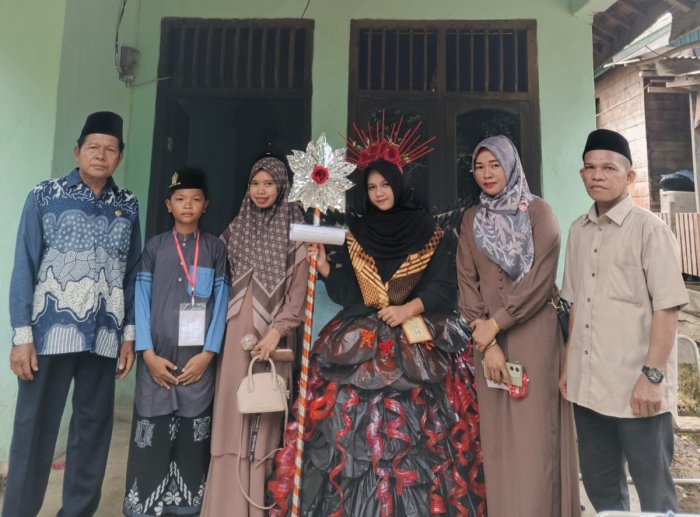 FASI, MTsN 5 Tampilkan Busana Muslim Penuh Kreasi.