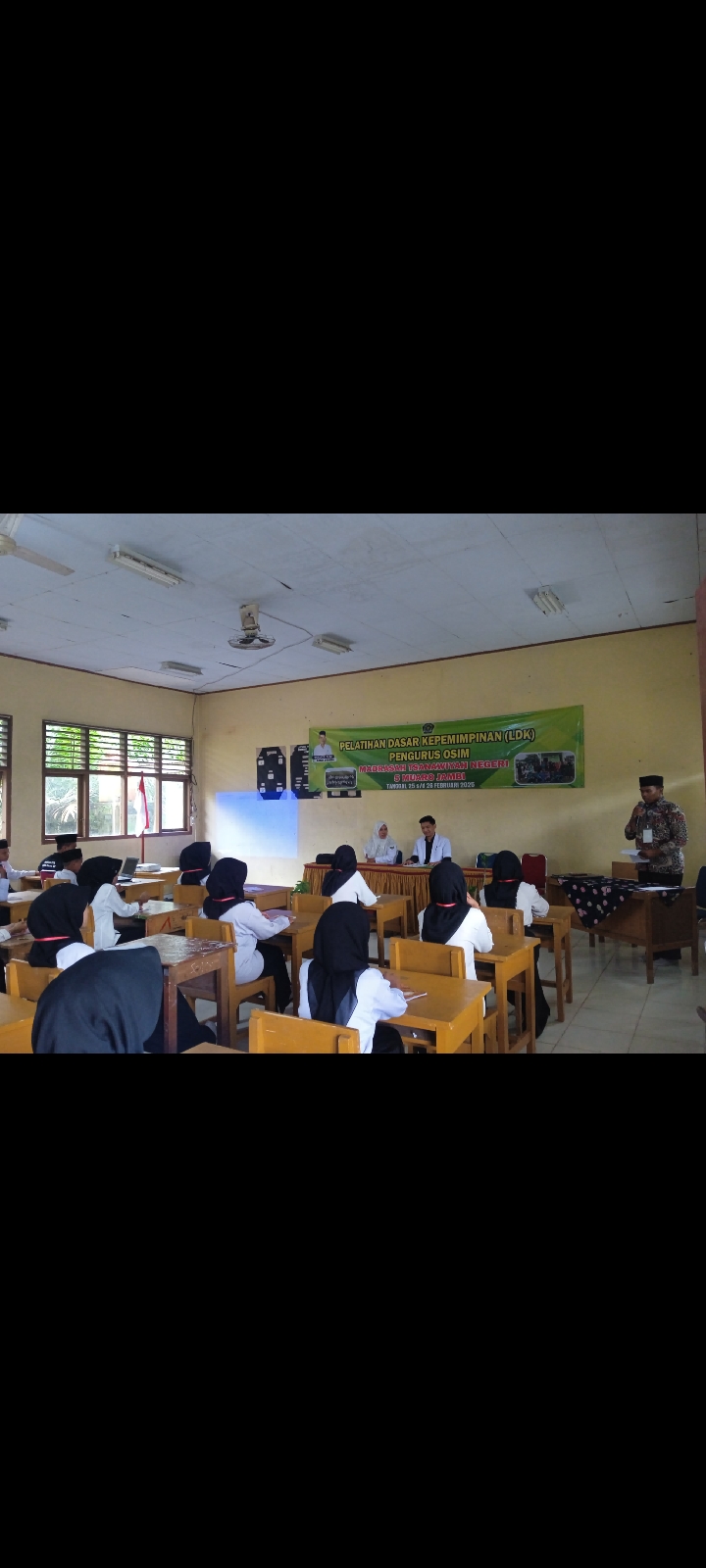 LDKS Hari Pertama, Dokter Syahirul Alim Sampaikan Materi Bahaya Bullying Antar Sesama