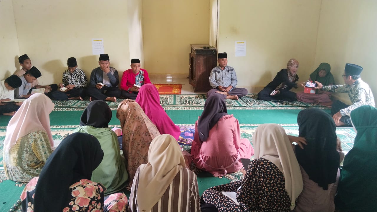 Sambut Nuzul Quran Berkah, Guru dan Siswa Khatamkan Quran di Madrasah