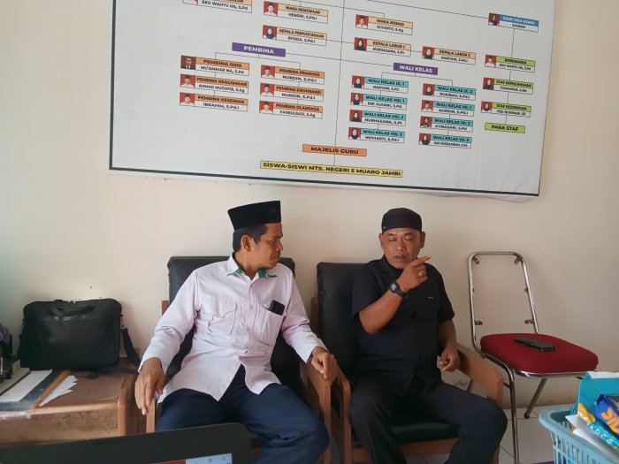 Konsultasi Masalah Anak, Waka Humas Terima Kunjungan Orang Tua Siswa
