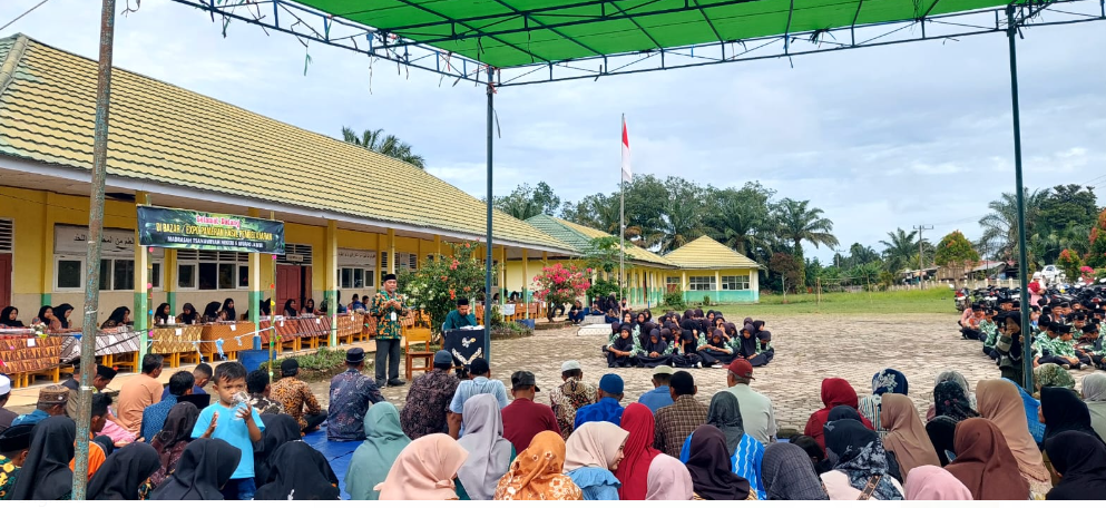Akhir Desember, MTs N 5 Muaro Jambi Gelar Bazar dan Penyerahan Raport Semester.