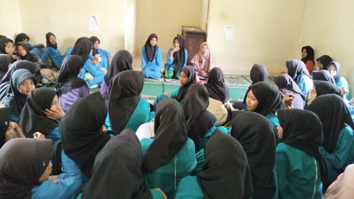 Keputrian MTsN 5 Muaro Jambi Bahas Keutamaan Sholat