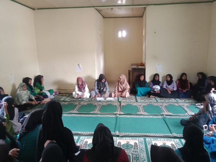 Program Keputrian Hadirkan Ibu Rosda, S.Pd.I sebagai Narasumber