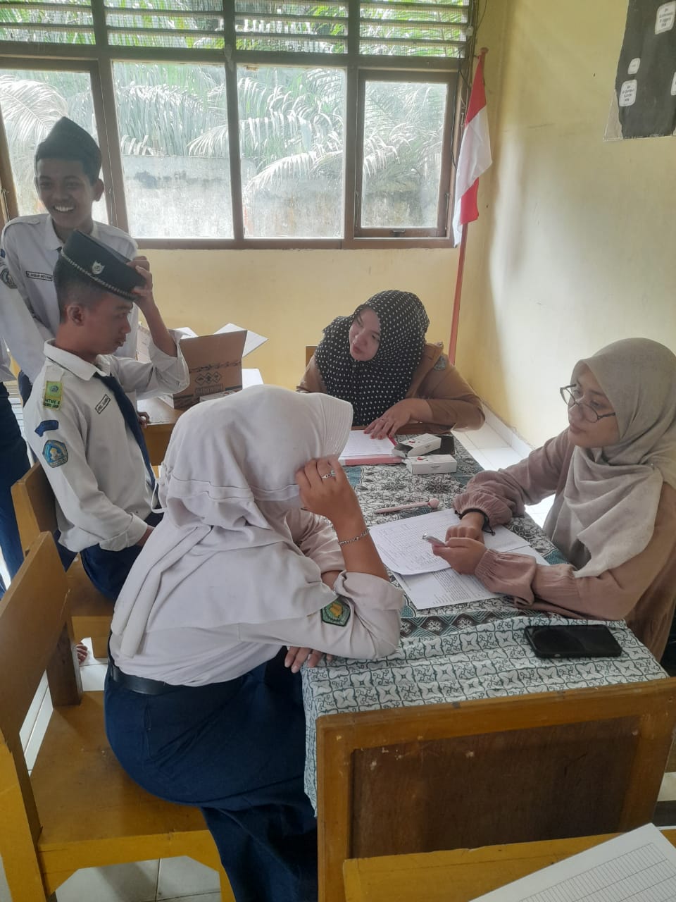 Deteksi Dini Kesehatan Anak Usia Sekolah. Tim Kesehatan Turun ke Madrasah.