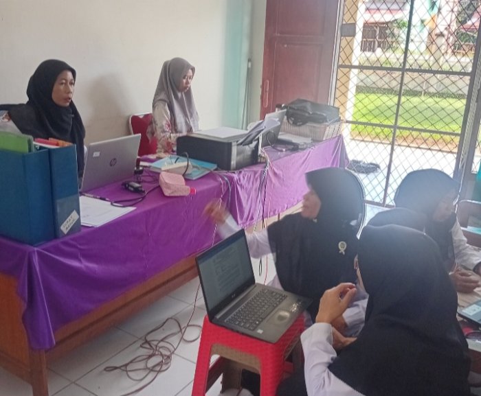 Awal Bulan, Bagian TU Sibuk Persiapkan Bahan Laporan