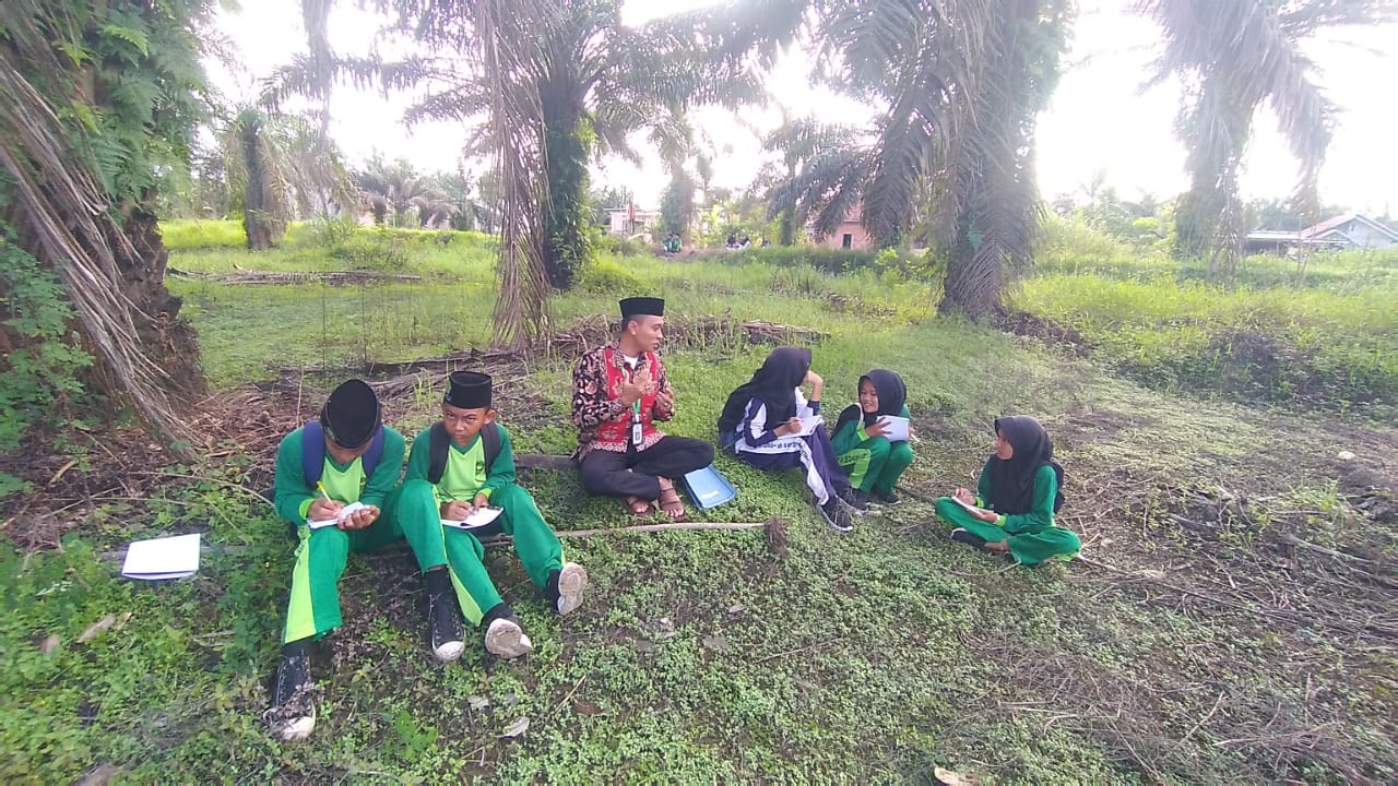 Tadabbur Alam, MTs N 5 Muaro Jambi Jelahah Alam Bersama.