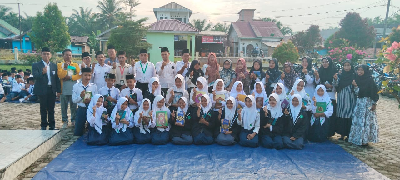 Ngaji Bareng di Halaman, MTs N 5 Muaro Jambi Uji Hafalan.