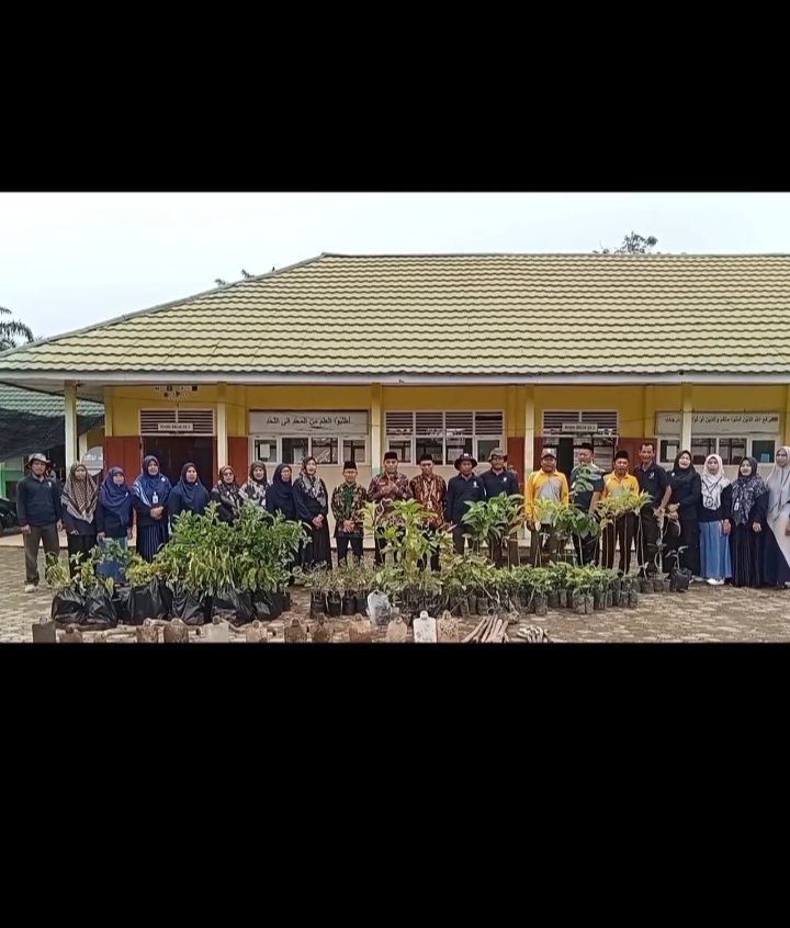 Peringati Hari Bumi, MTs N 5 Muaro Jambi Tanam Matoa Hari ini 