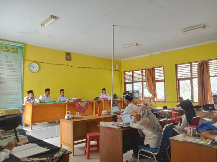 Evaluasi Triwulan III, MTsN 5 Gelar  Rapat Bersama.