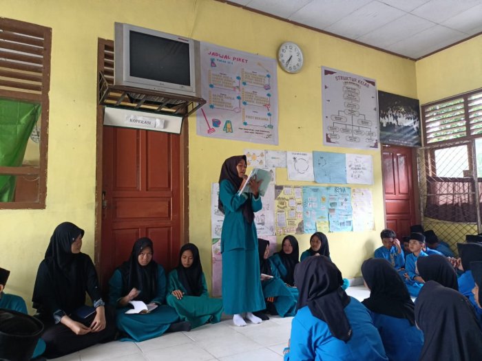 Mila, Siswa Kelas IX Sampaikan Kultum Jumat Berkah