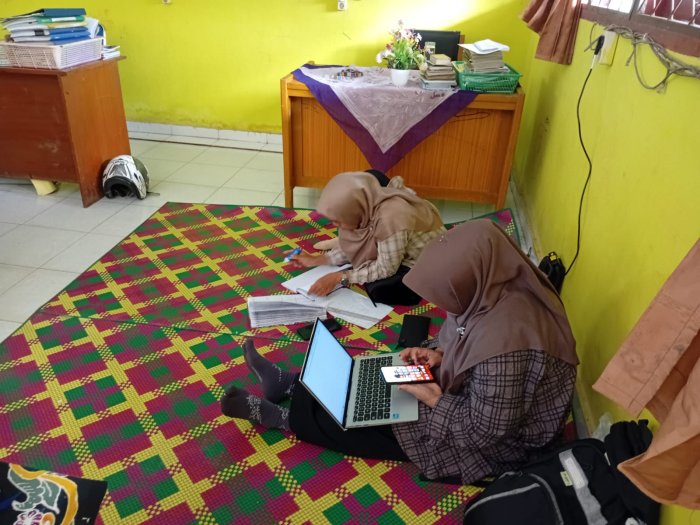 Atinasari, Bendahara Koperasi Penuh Dedikasi