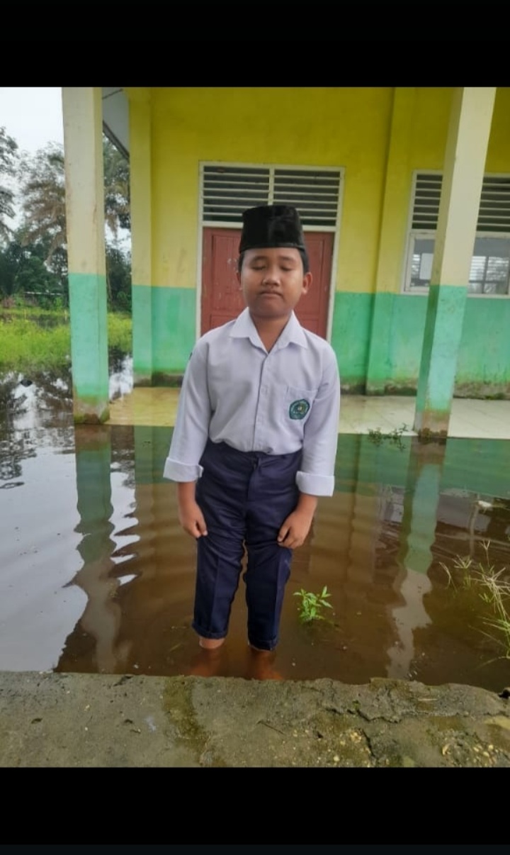 Air Masuk Kelas, Siswa Terpaksa 'Bekemas '