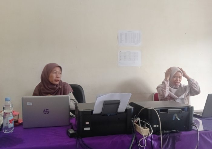 Jelang Isra Miraj, Bagian TU Siapkan Surat Pemberitahuan Orang Tua/Wali Siswa.