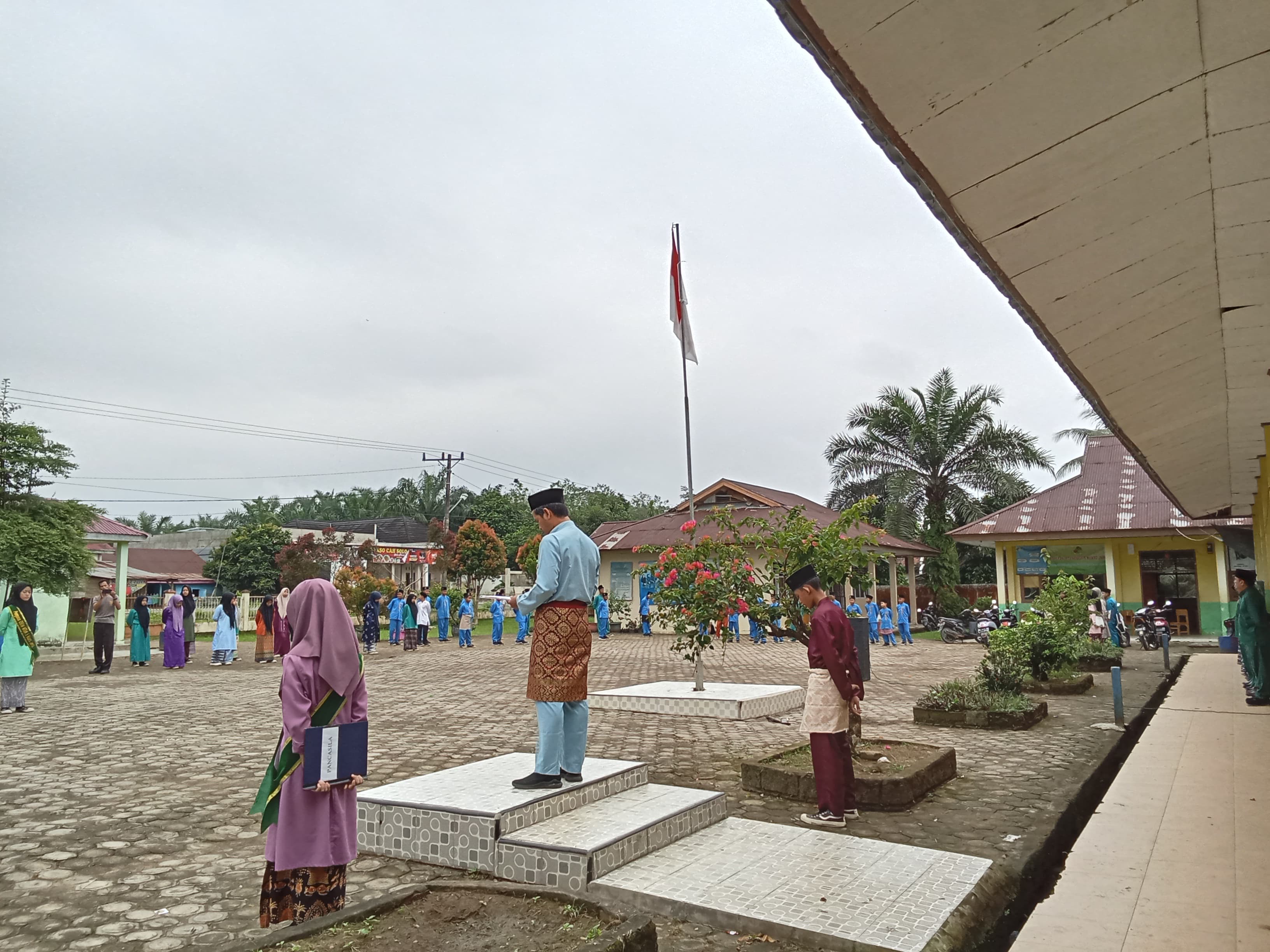 Peringatan Hardiknas MTs N 5 Muaro Jambi, Partisipasi Semesta Wujudkan Pendidikan Bermutu Untuk Semua.