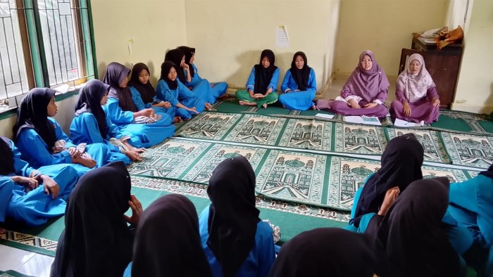 Jumat Berkah, Kegiatan Keputrian  Tanamkan Nilai Cinta Kepada Allah.