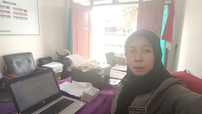 Staf TU Operator EmisGTK Lakukan Rekap Absensi Bulanan di SIMPATIKA MTsN 5 Muaro Jambi