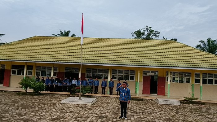 Hari Sumpah Pemuda : Pembina OSIM Pimpin Upacara