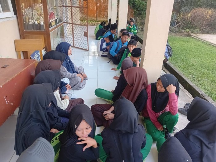 Jelang AKSIOMA, Wakasiswa MTsN 5 Beri Pengarahan kepada Seluruh Peserta Jelang AKSIOMA, Wakasiswa MTsN 5 Beri Pengarahan kepada Seluruh Peserta