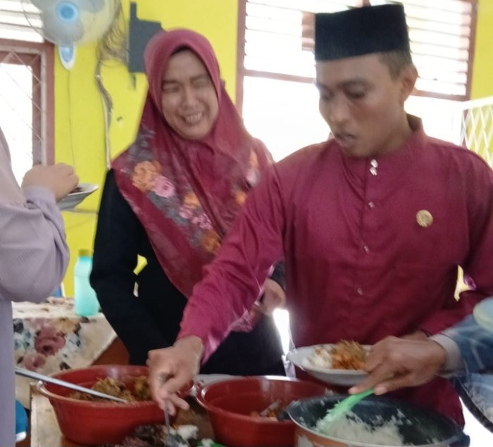 Makan Bersama, Membangun Kebersamaan Jumat Berkah.