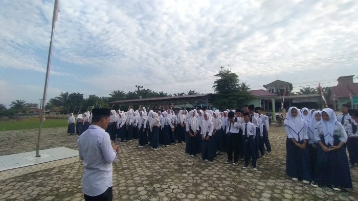 Hari Pertama Asesment, Wakil Kepala Madrasah Bidang Kurikulum Beri Pengarahan