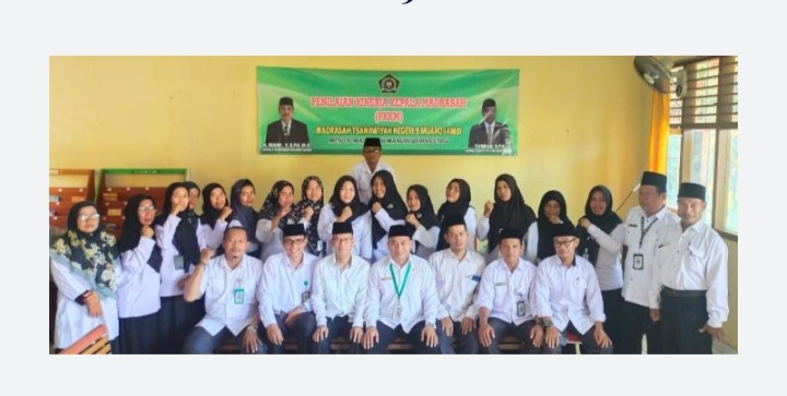 Tidak Ada Libur Sekolah, Siswa-Siswi Belajar di Rumah.